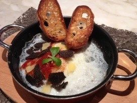黒トリュフの半熟目玉焼