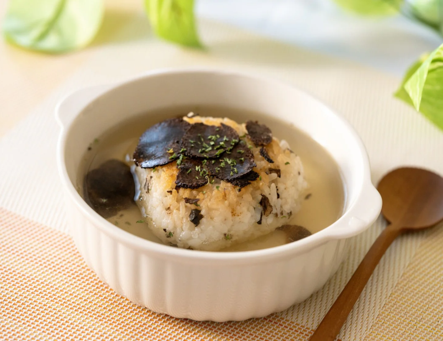 黒トリュフ香る洋風出汁茶漬け